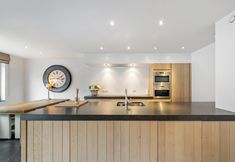 Others 5 Luxury 4-bedroom Apartment With Large Terrace