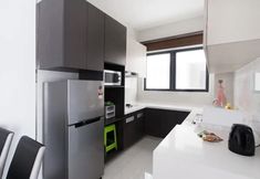 Others 6 High-floor 2BR Suite, Water Views, Free Parking