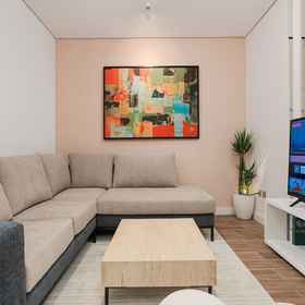 Primary image 1 Luxurious 1-bedroom Apartment in Almughrizat, Khách sạn Bệnh viện SMC | SMC