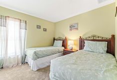 Others 3 Tropical Oasis on Hypolita