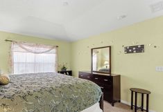 Others 2 Tropical Oasis on Hypolita