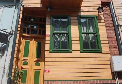 Others 3 floor history mansion