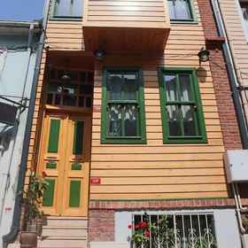 Primary image 1 3 floor history mansion, Full Moon Shoes Hotels