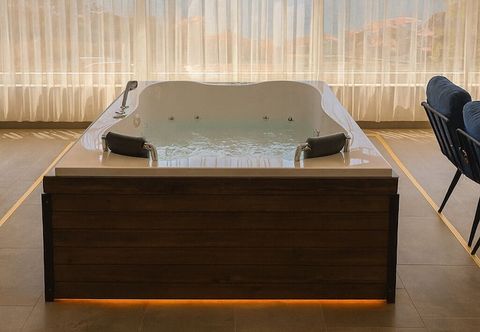 Others Refletion of the Bosphorus