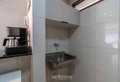 Others 4 Apt in Condo one Block From the sea w Pool Hss0007