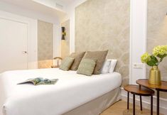 Others 5 Exclusive Apartment in City Center. Capiteles