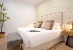 Others 2 Exclusive Apartment in City Center. Capiteles