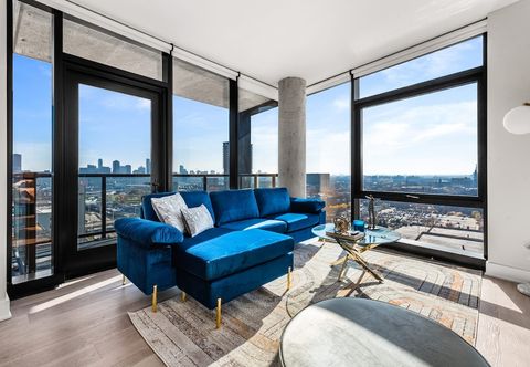 Others West Loop Getaway Balcony Dining Steps Quiet