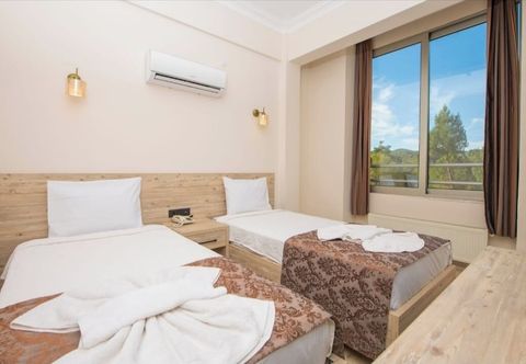 Others King Royal Palace salkım