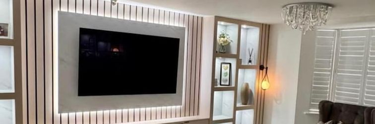 Others High END Spacious 4 Bed House - Free Parking