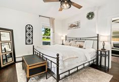 Others 2 Windsor Farmhouse Family Fun, Yard & Fireplace