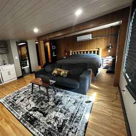 Primary image1Beamsville Rustic Modern Suites,Ninavik Native Arts飯店