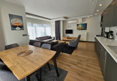 Others 3 Professionally Maintained Spacious New Suites 2-1