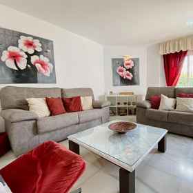 Room 1 House Pauline 3 bed Poolside Private Garden M-5, Alcaucín Hotels