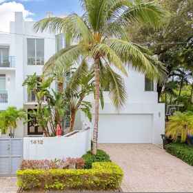 Room 1 NEW 3-story Townhome With Pool Room Expansive Balcony Seconds Away From Las Olas, Greater Fort Lauderdale-Broward County Convention Center Hotels