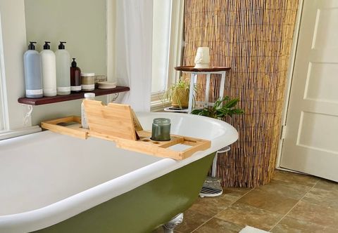 Others Downstairs Thevictorian Downtown and Dog-friendly