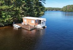 Others 4 Private Island 5 Homes 2 Hottub Boat -sleeps 17