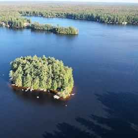 Room 1 Private Island 5 Homes 2 Hottub Boat -sleeps 17, New York State Hotels