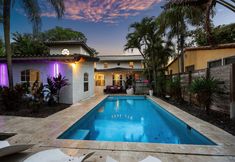 Lain-lain 7 Chic Retreat Heated Pool Floats Close to Beach