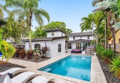 Lain-lain 2 Chic Retreat Heated Pool Floats Close to Beach