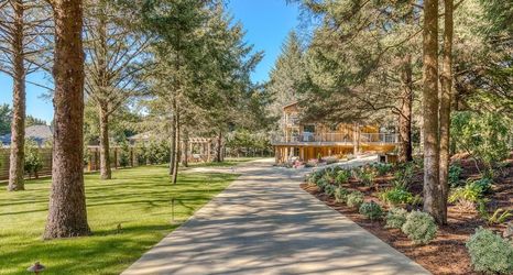 Others 2 Boutique Cabin on Manicured Acre Hot tub Path to Beach Wifi 200 10