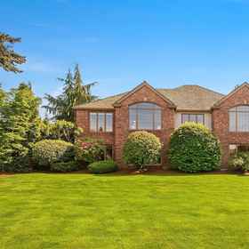 Room 1 Coastal Haven Seaside Serenity Retreat, The Commons at Federal Way Hotels