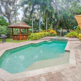 Room 1 Breathless Backyard Amazing Pool, Pinellas County Hotels