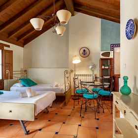 Room 1 Apartamento Rio Genil, โรงแรม & ที่พัก Iznalloz