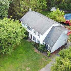 Primary image1Wallkill 4BR Retreat Large Yard + Pet Friendly,Ice Time Sports Complex飯店