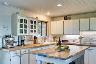 Others 4 Coastal Escape w/ Balcony, Firebowl & Ocean Views Near Manzanita Sunset House by Avantstay