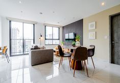 อื่นๆ 4 w Scenic 1BR w Panoramic City View in Calle 50