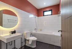 Lain-lain 7 2BR with Pool & Garden Near Beach V242
