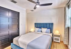 Others 4 Parrots Cove