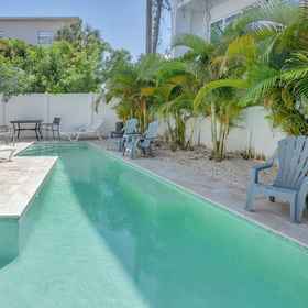 Room 1 Luxury Pool Home Golf Cart, Suncoast Seabird Sanctuary Hotels