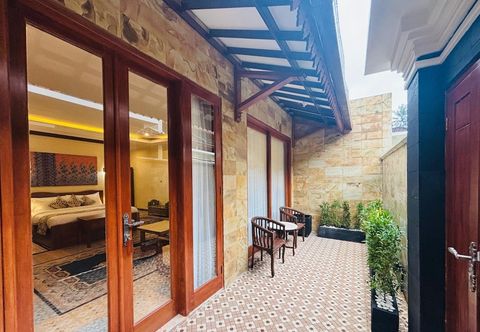 Others Guci Mas Ghouse Sayan