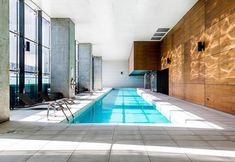 Others 5 A Chic 2BR Apt Across from Southern Cross Station