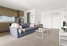 Others 5 Chic City Views Modern Comfort Near Southern Cross