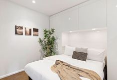 Lain-lain 3 A Cozy 2BR Apt With Yarra Views, Free Parking