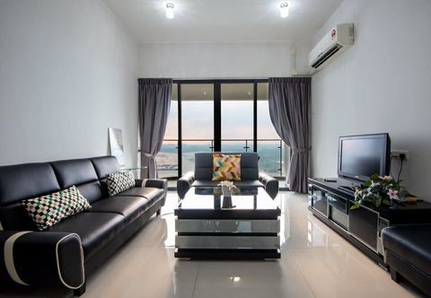 Lainnya Chic 3BR in Danga Bay With Water Views & Parking