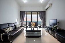 Lainnya Chic 3BR in Danga Bay With Water Views & Parking