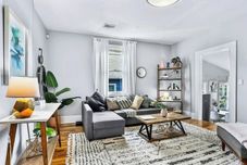 기타 Stylish Oasis in Prime Location