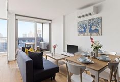 Others 2 A Comfy 2BR Apt w/ City Views Near Southern Cross