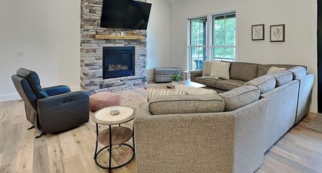 Others 2 Holiday House