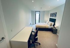 Others 4 City Sky View Centre Luxe Apartment - 2 Bedrooms