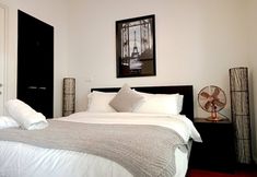 Lain-lain 5 Unwind in Style at Melbourne's Historic Art Deco Apartment With Pool Gym Carpark