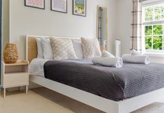 Others 3 Stylish 5BD Townhouse in Leamington Spa