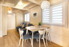 Others 5 Collins Holiday