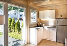 Others 4 Collins Holiday