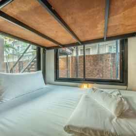 Room 1 SHIN Hostel Changphuak ChiangMai, CMI BADMINTON Hotels