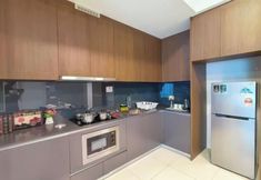 Others 5 Grand Medini Suites by RR JBcity